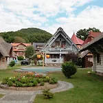 Chervona Ruta Lodge Shaian